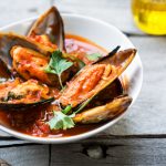 Mosselen in pittige tomatensaus