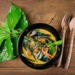 Pittige mosselsoep met gele curry