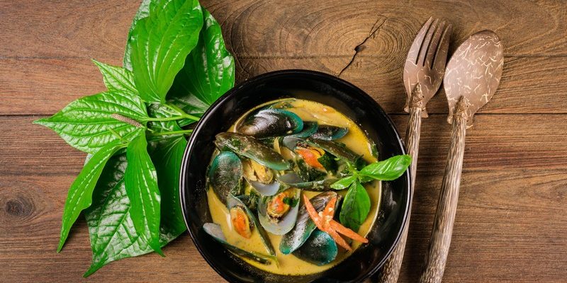 Pittige mosselsoep met gele curry Pittige mosselsoep met gele curry